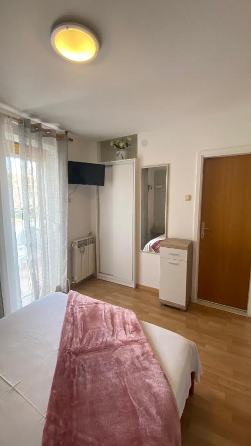 Guest House Tonica Крк Екстер'єр фото