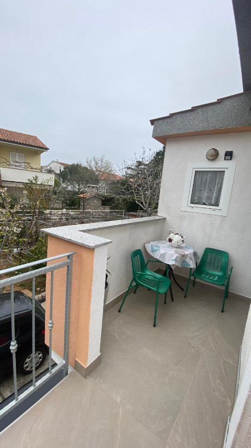 Guest House Tonica Крк Екстер'єр фото