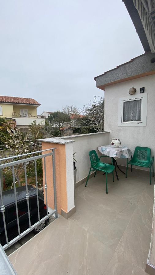 Guest House Tonica Крк Екстер'єр фото