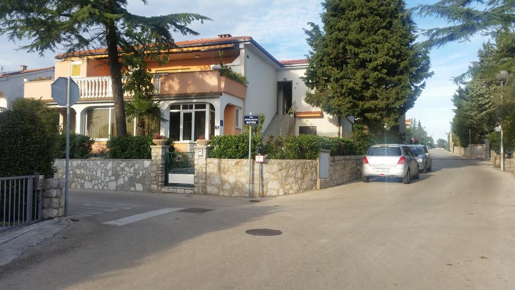 Guest House Tonica Крк Екстер'єр фото