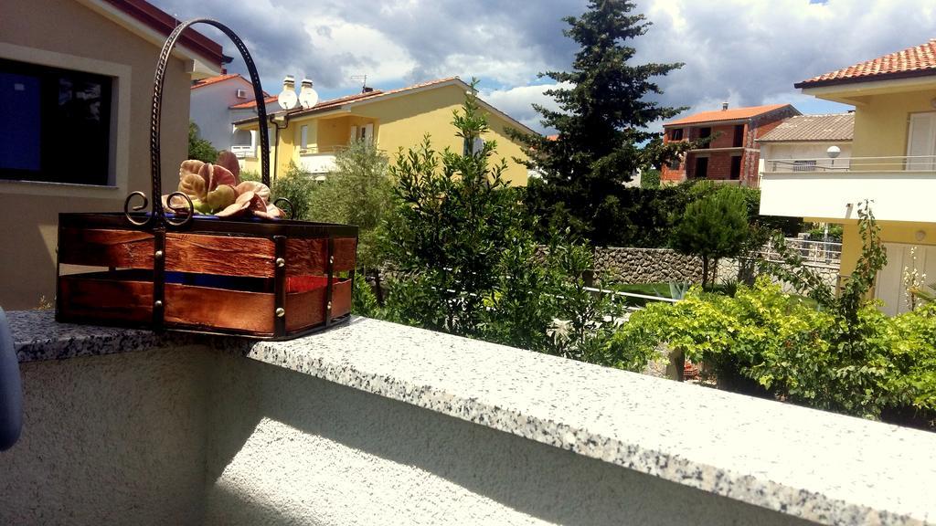 Guest House Tonica Крк Екстер'єр фото