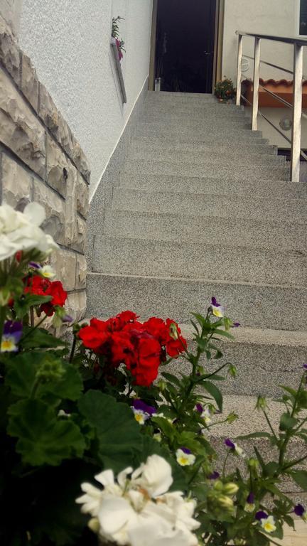 Guest House Tonica Крк Екстер'єр фото