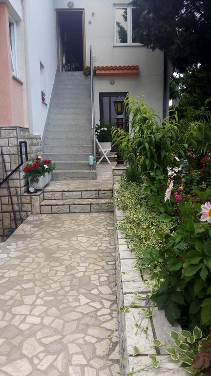 Guest House Tonica Крк Екстер'єр фото